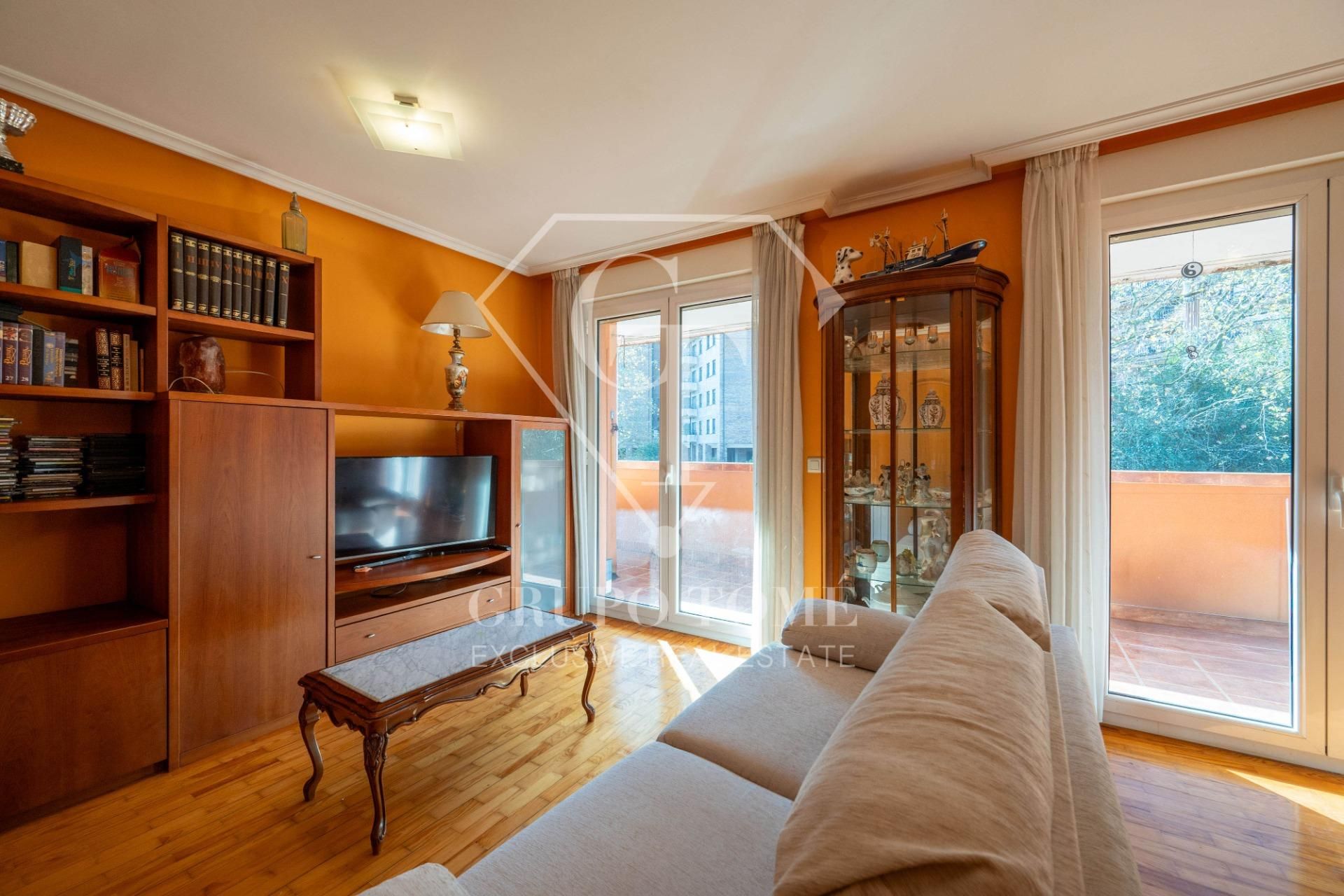Living room of Flat for sale in Donostia - San Sebastián   with Heating, Parquet flooring and Terrace