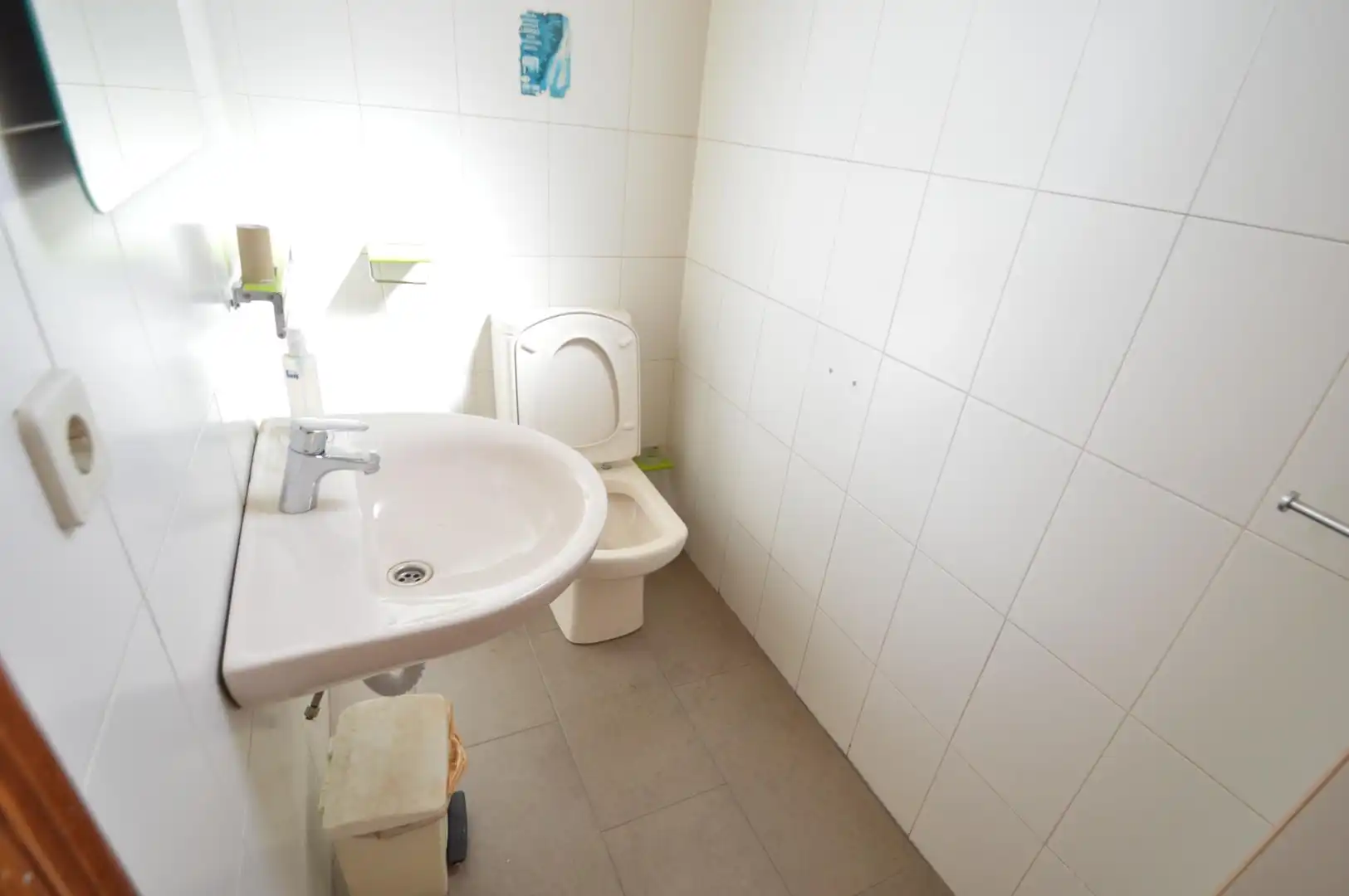 Baño de Nave industrial de alquiler en Almería