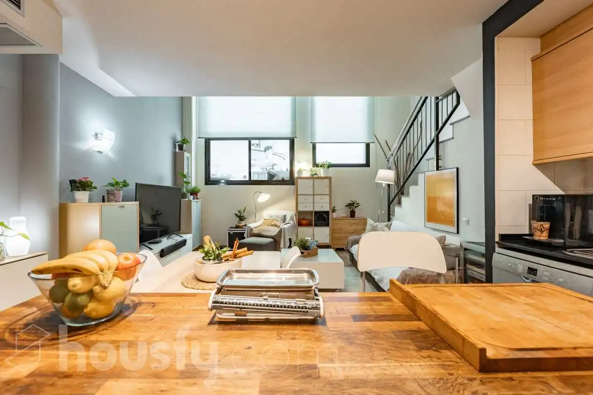 Living room of Duplexes for sale in L'Hospitalet de Llobregat  with Air Conditioner, Heating and Parquet flooring