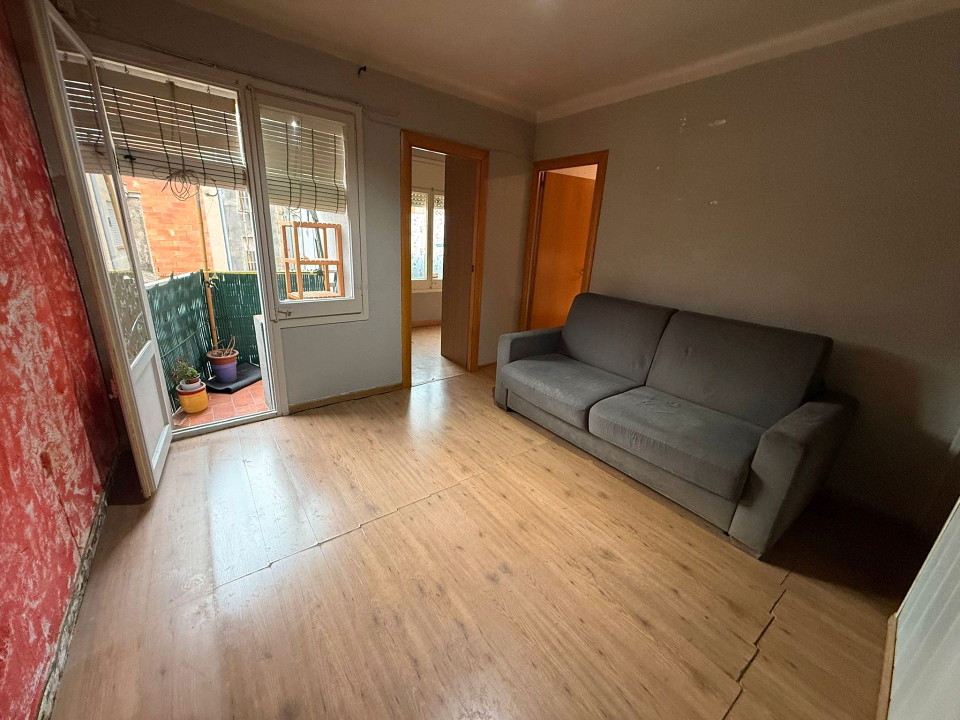 Sala d'estar de Pis en venda en Cornellà de Llobregat amb Balcó