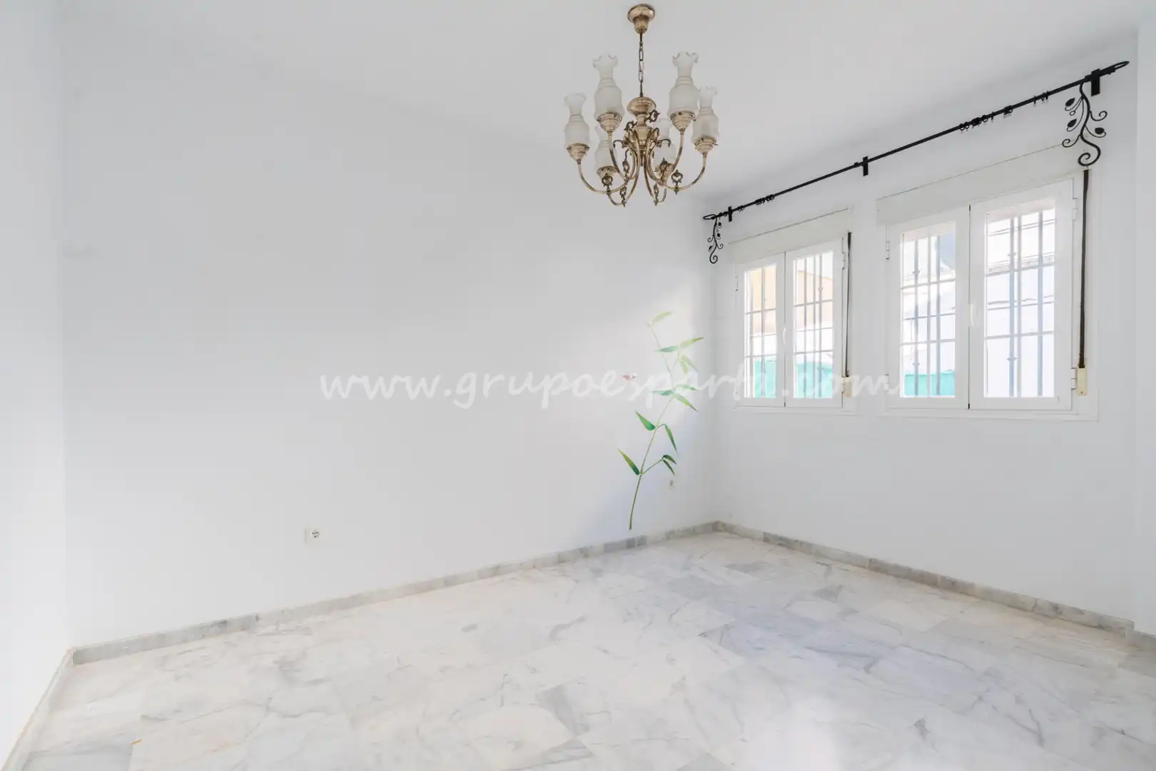 Living room of Detached homes for sale in Espartinas  with Air Conditioner, Heating and Oven