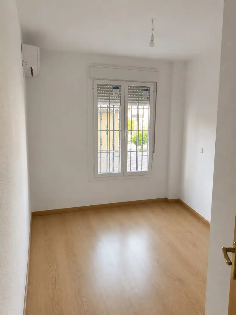 Bedroom of Flat for rent in Malpica de Tajo  with Air Conditioner, Parquet flooring and Oven