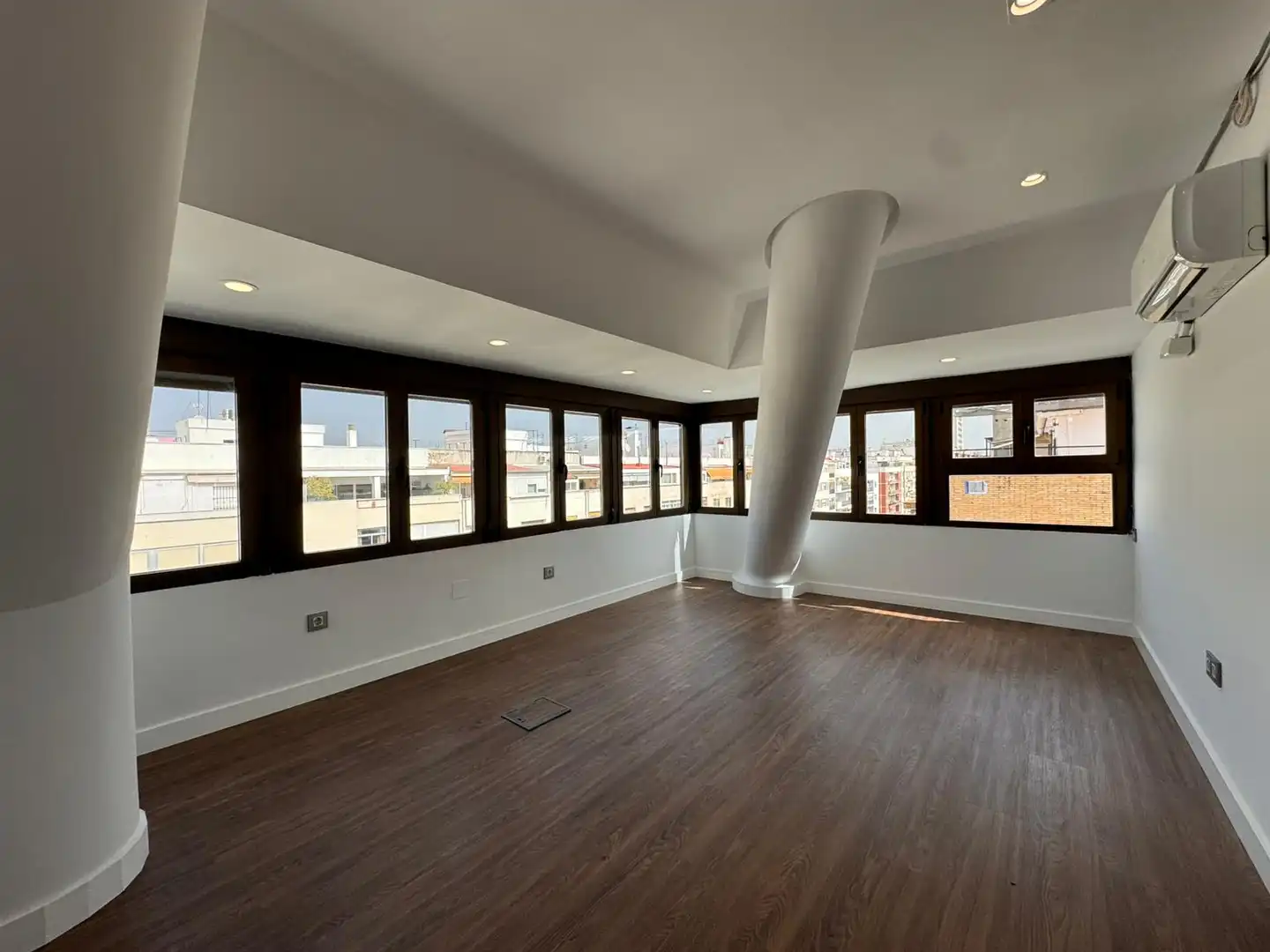 Attic for rent in Avenida de la República Argentina, 41, Los Remedios