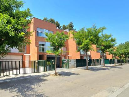 Vista exterior de Casa adosada en venda en Sant Andreu de la Barca amb Calefacció, Terrassa i Traster