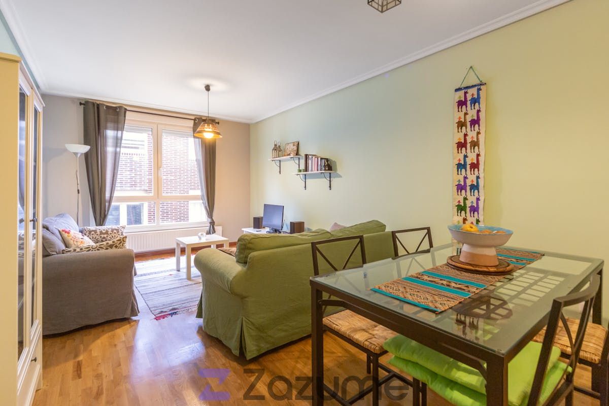 Living room of Flat to rent in Avilés  with Heating, Parquet flooring and Storage room