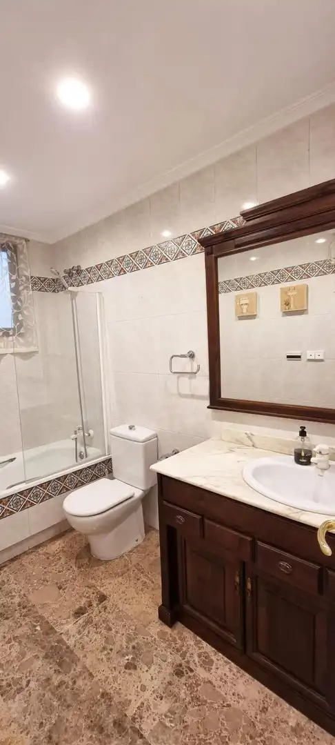 Badezimmer von Wohnung zur Miete in Elche / Elx mit Klimaanlage, Terrasse und Möbliert