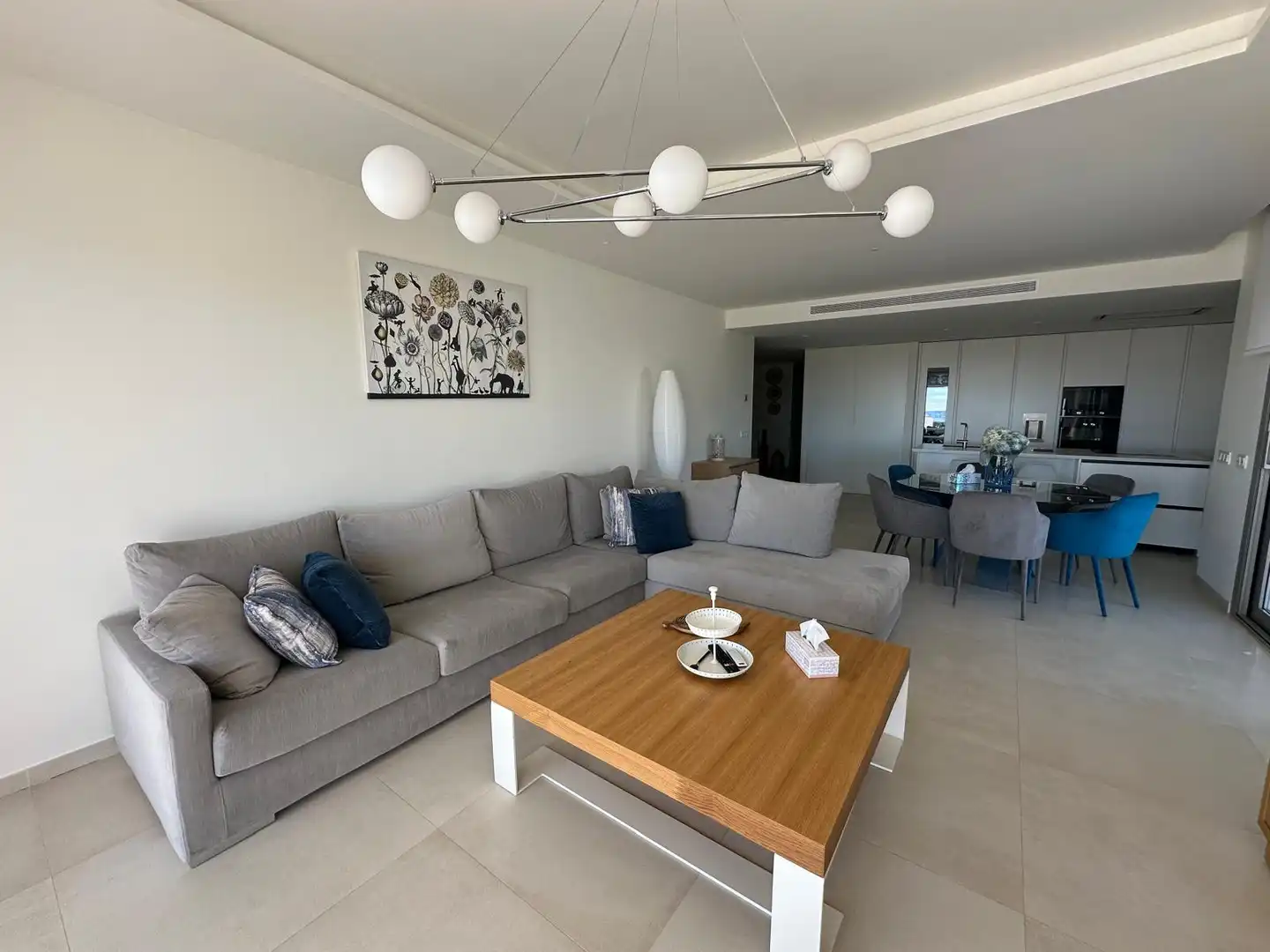 Sala de estar de Apartamento de alquiler en Marbella con Aire acondicionado, Terraza y Piscina