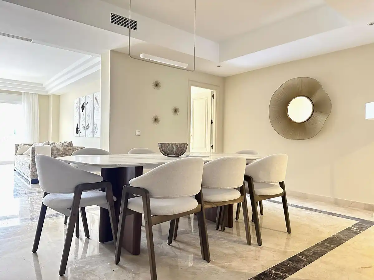Menjador de Apartament de lloguer en Marbella amb Aire condicionat, Terrassa i Traster