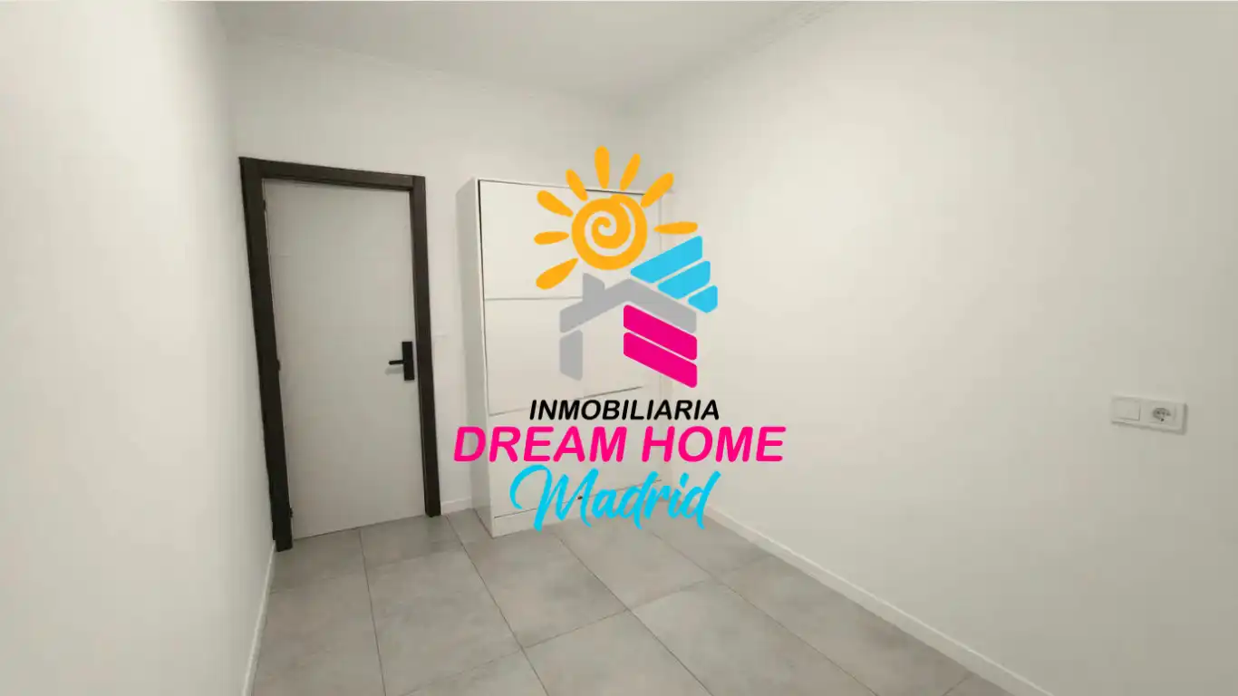 Habitación de Piso en venta en Madrid con Aire acondicionado, Terraza y Amueblado