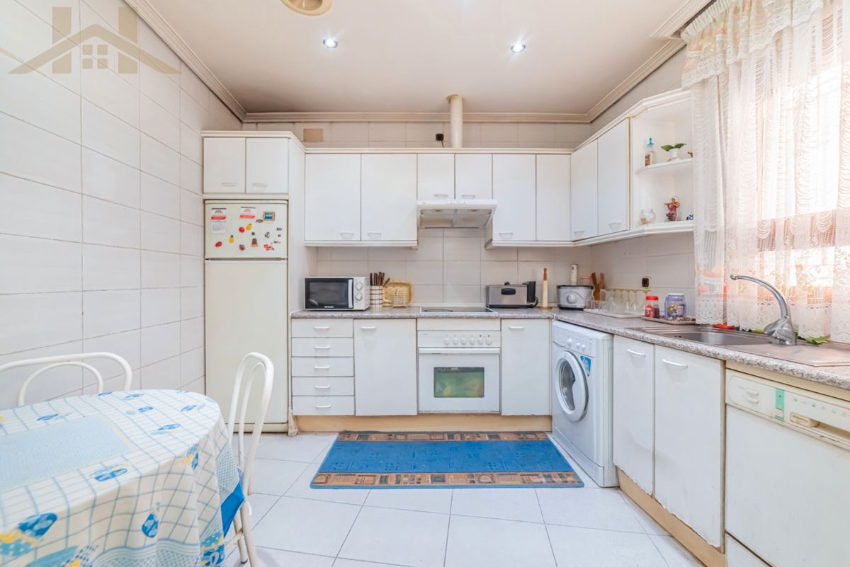 Kitchen of Single-family semi-detached for sale in Valdemoro  with Terrace, Furnished and Oven