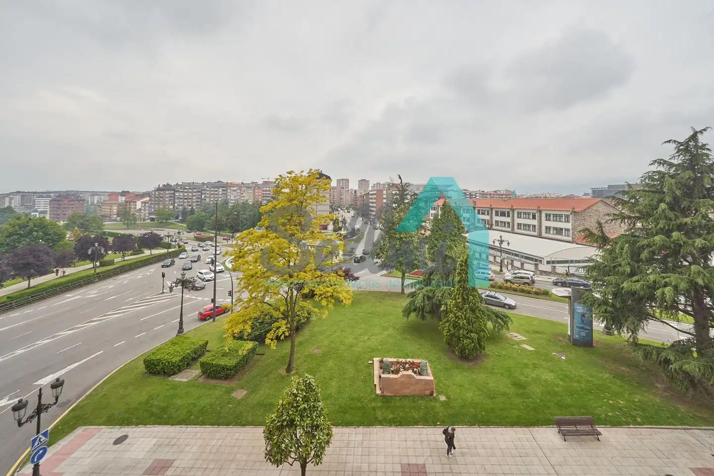 Terrace of Flat for share in Oviedo   with Heating, Parquet flooring and Terrace