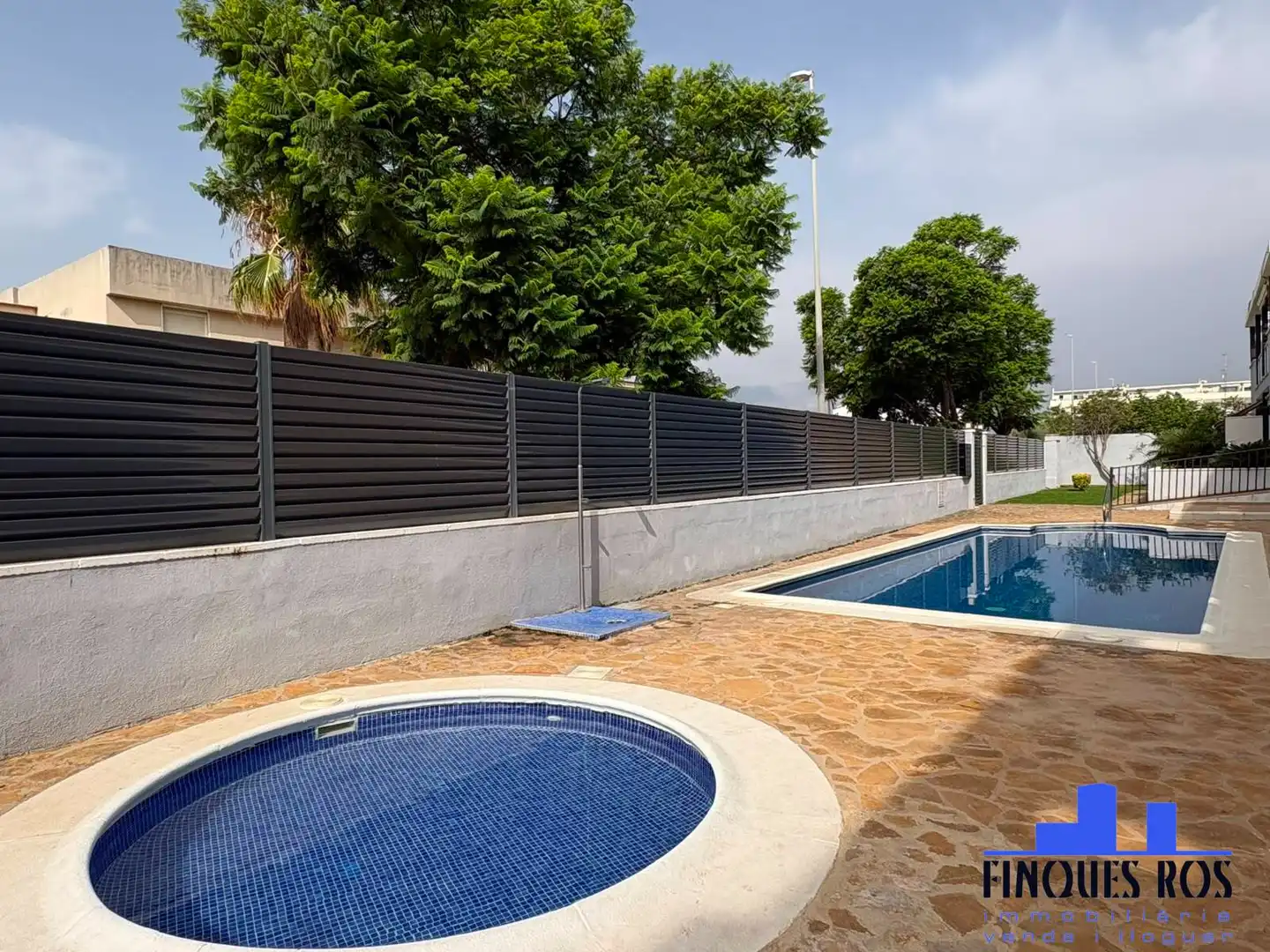 Schwimmbecken von Wohnungen zum Verkauf in Vinaròs mit Klimaanlage, Heizung und Terrasse