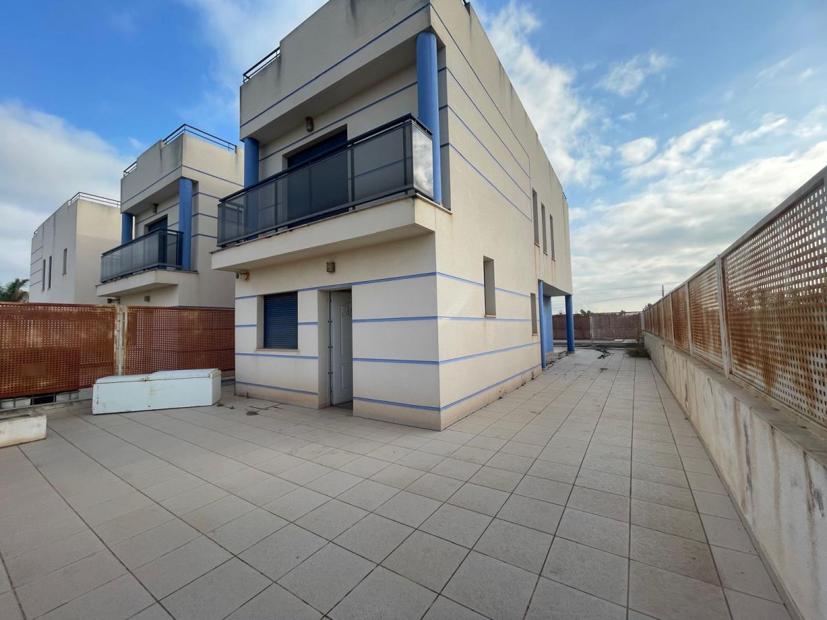 Vista exterior de Casa o xalet en venda en Vinaròs amb Terrassa, Traster i Balcó