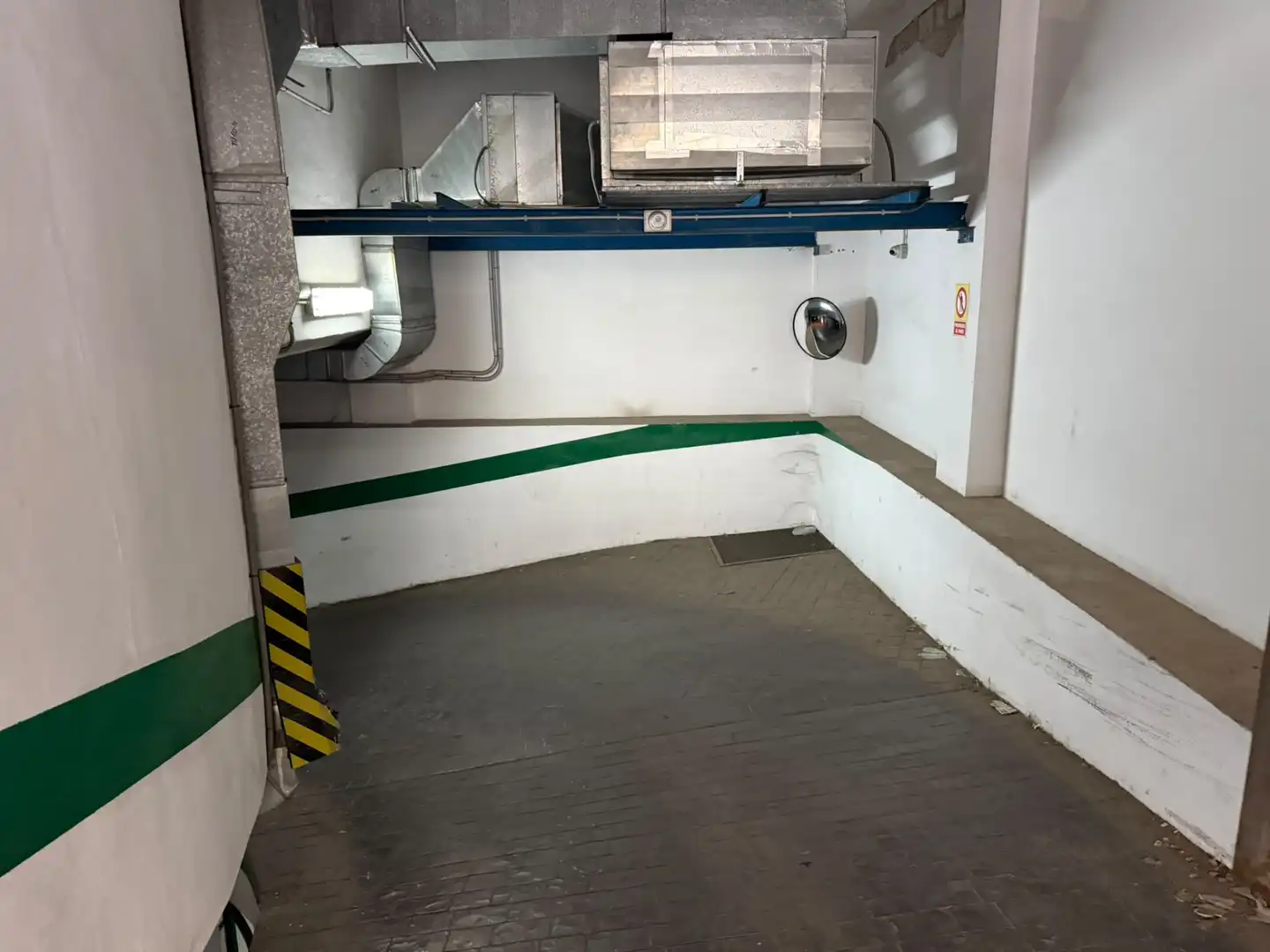 Einzelparkplatz mit Aufzug zum Verkauf in Calle Reyes Católicos, imagen 2
