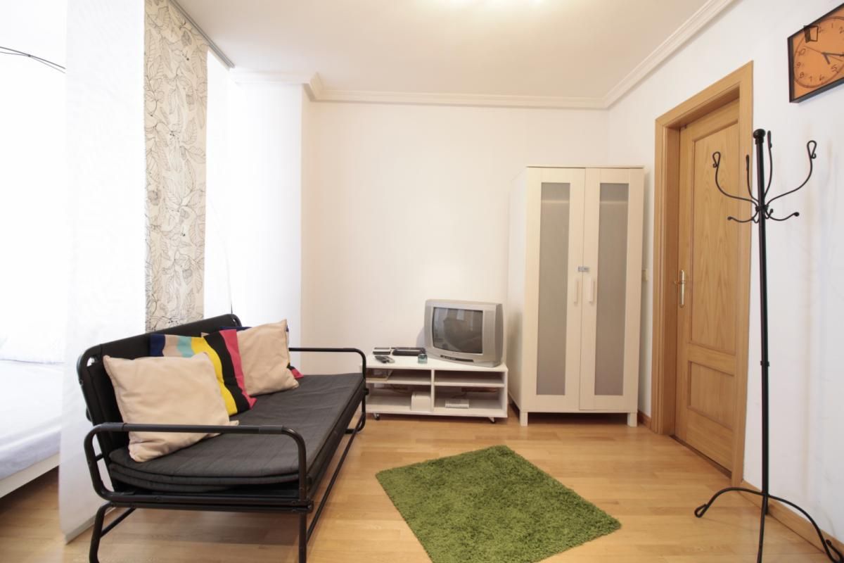 Study to rent in Valdeacederas