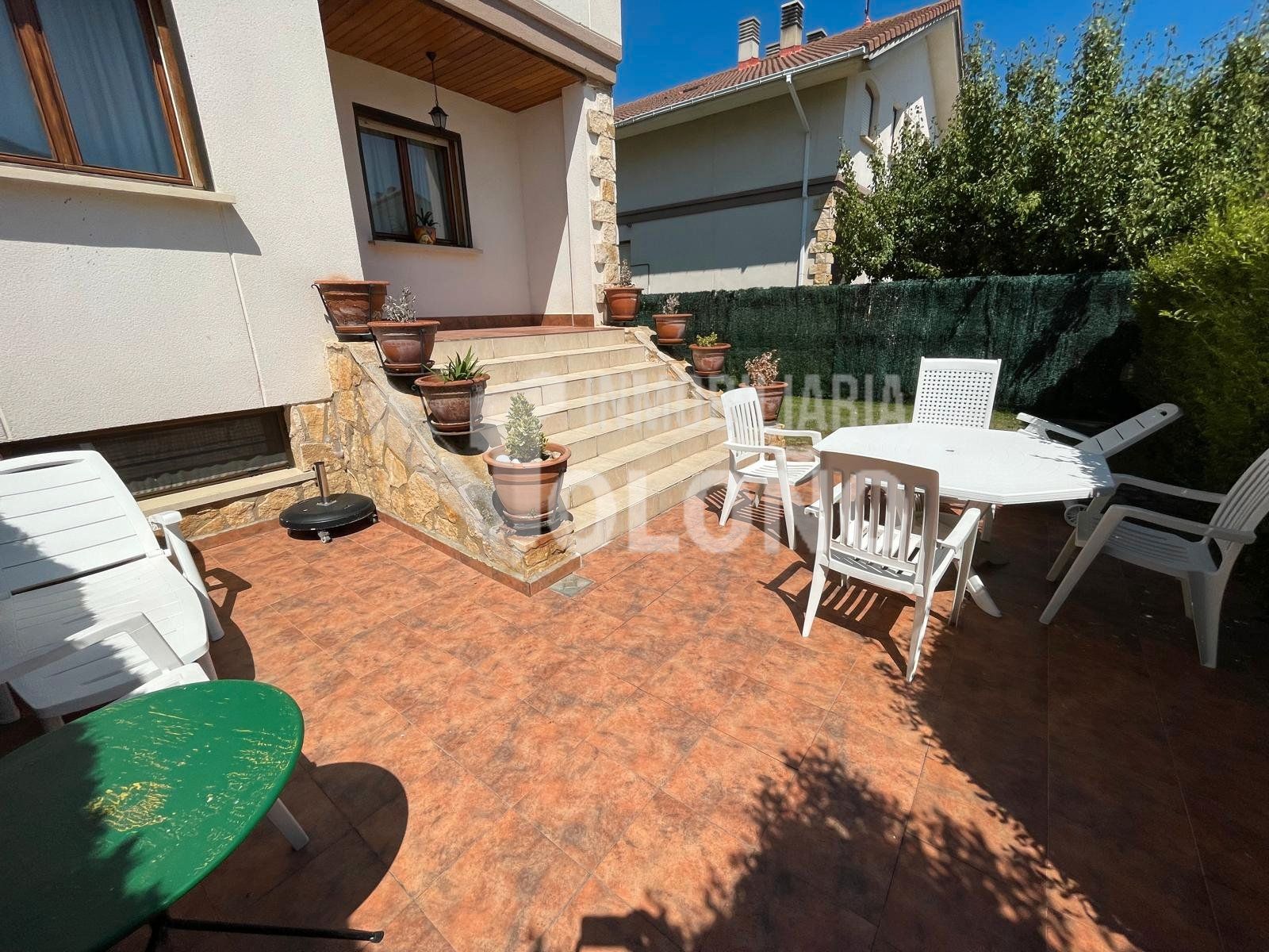 Terrassa de Casa o xalet en venda en Anguciana amb Calefacció, Jardí privat i Parquet