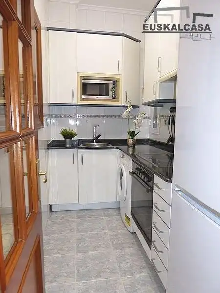 Cocina de Apartamento en venta en Bilbao  con Trastero y Balcón