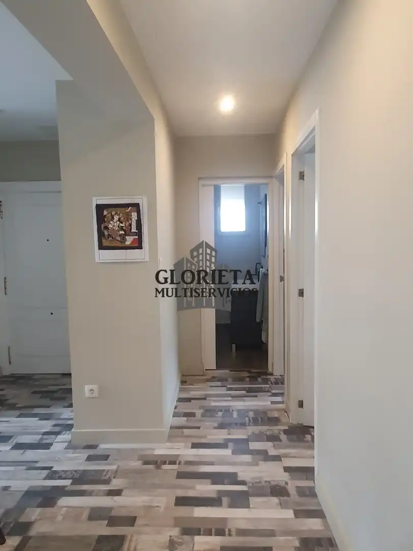 Piso en venta en Vigo  con Calefacción, Jardín privado y Amueblado