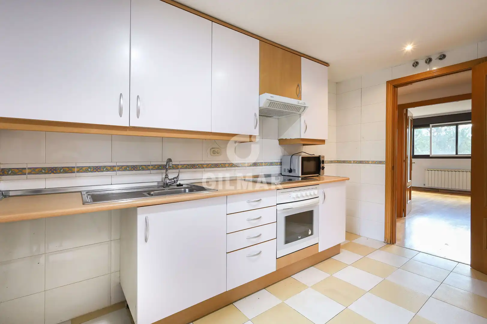 Kitchen of Flat for sale in Madrid  with Heating, Private garden and Storage room