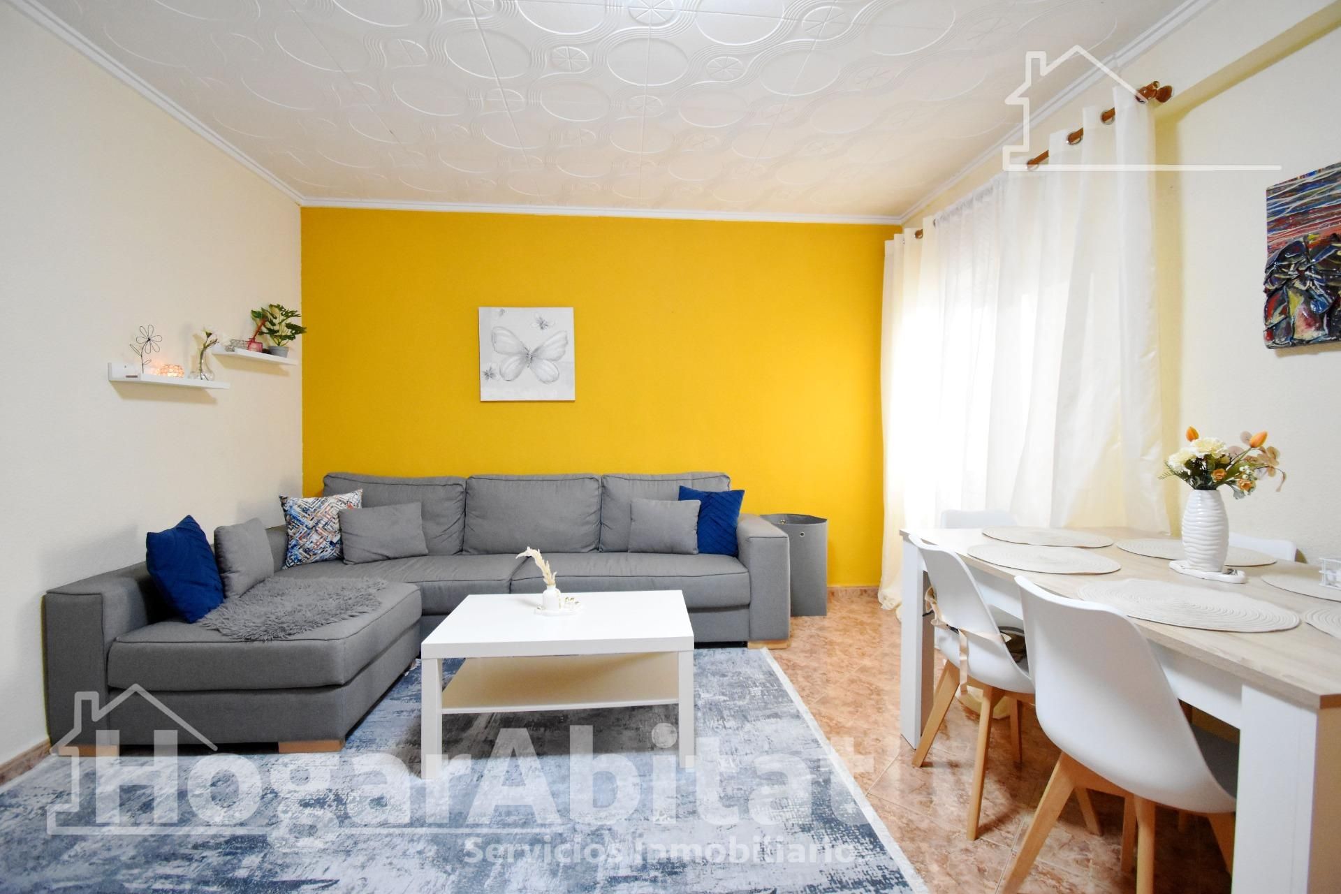 Sala d'estar de Pis en venda en Ròtova amb Aire condicionat, Traster i Balcó