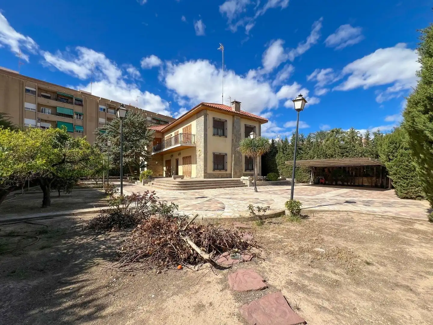 Vista exterior de Casa o xalet de lloguer en Elche / Elx amb Jardí privat, Terrassa i Traster