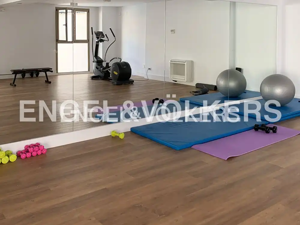 Wohnung zur Miete in Valencia mit Klimaanlage, Heizung und Privatgarten