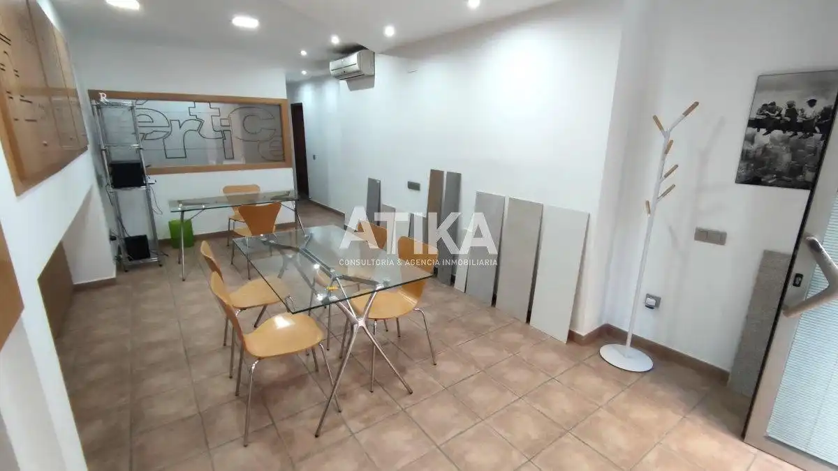Locale commerciale in vendita a Sant Josep - Zona Hospital, imagen 2