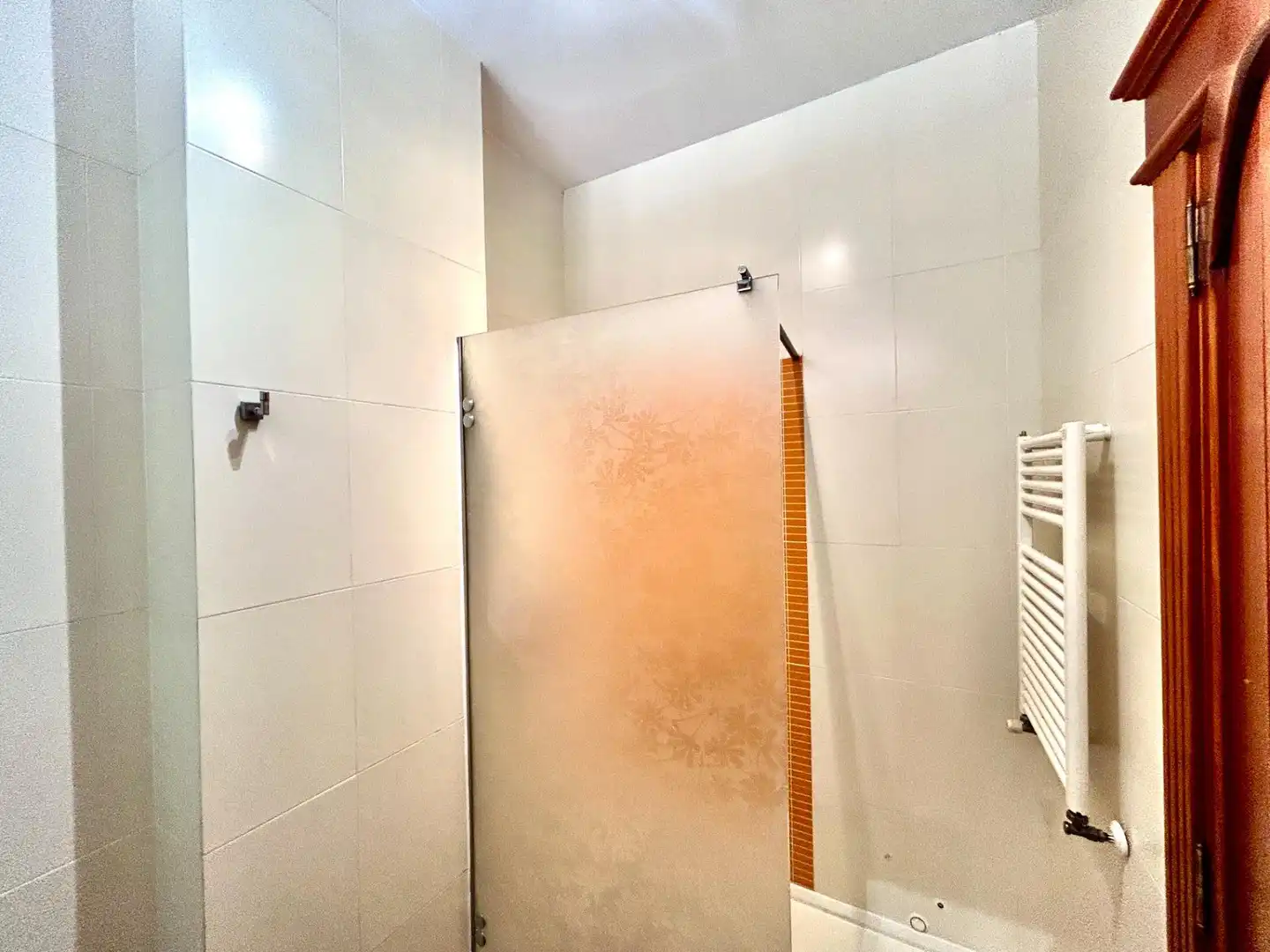 Badezimmer von Haus oder Chalet zur Miete in Rafelbuñol / Rafelbunyol mit Klimaanlage, Heizung und Privatgarten