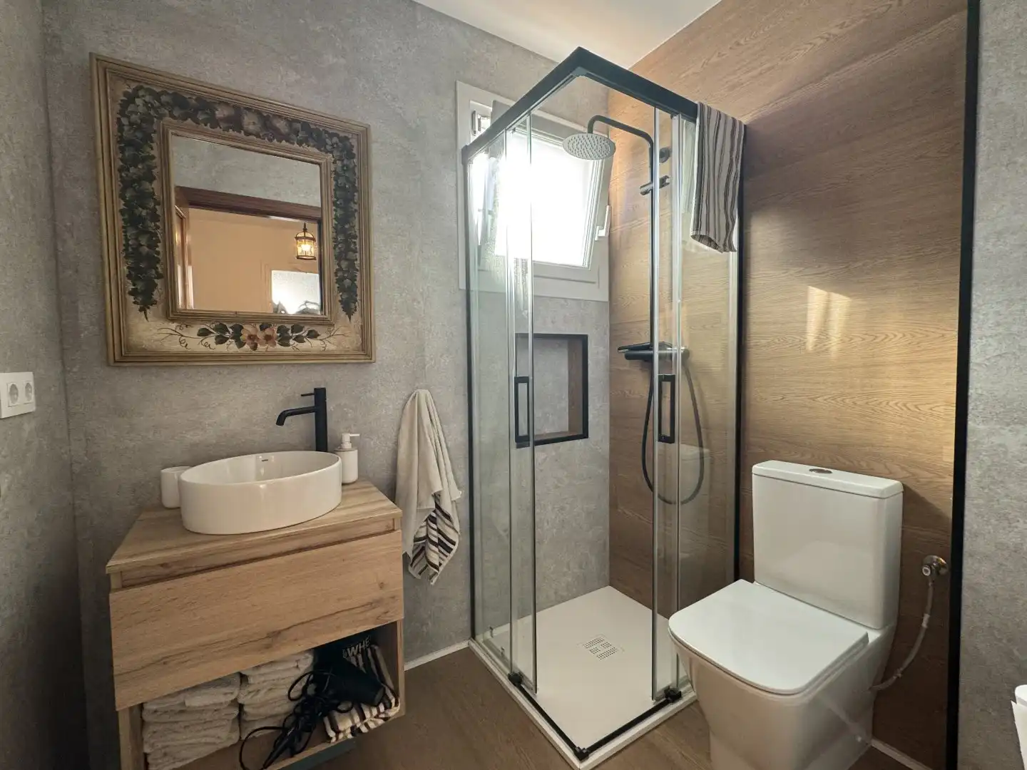 Baño de Casa adosada en venta en Bormujos con Aire acondicionado, Terraza y Trastero