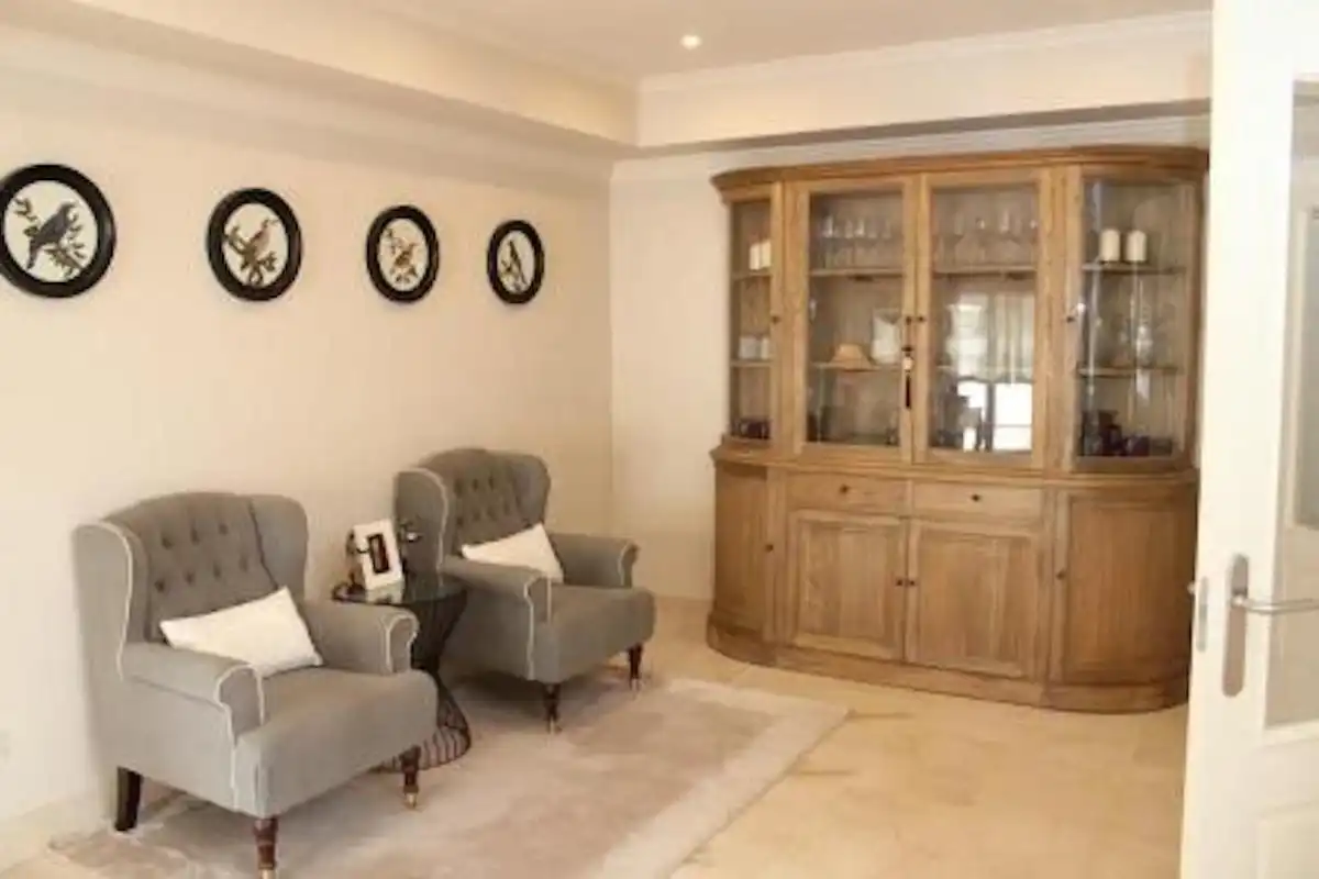 Sala de estar de Ático en venta en Marbella con Terraza, Trastero y Amueblado