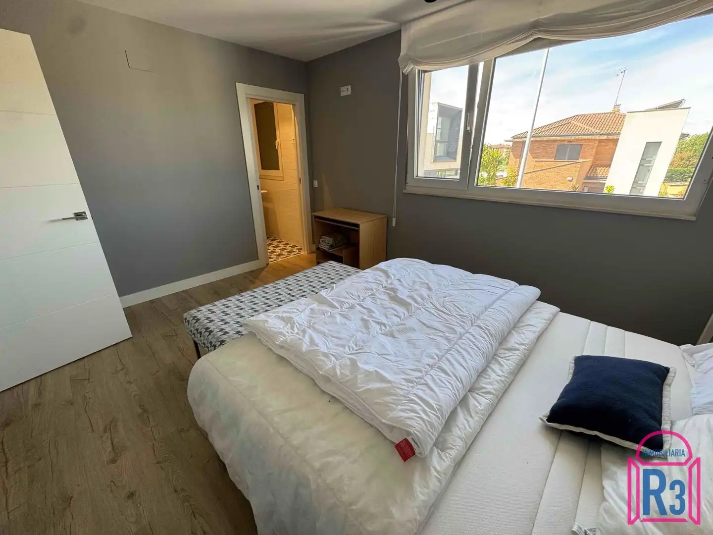 Habitación de Casa o chalet en venta en León Capital  con Calefacción y Piscina