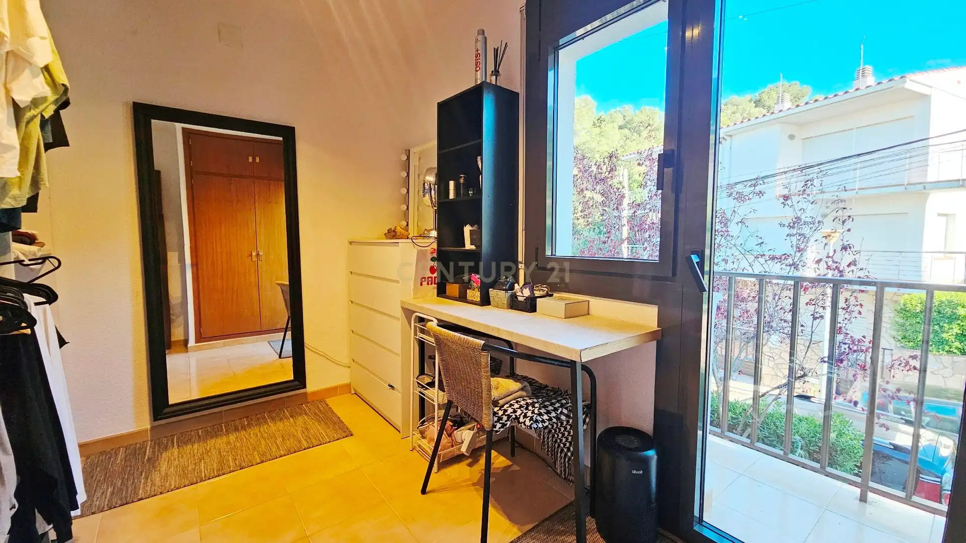 Schlafzimmer von Einfamilien-Reihenhaus zum Verkauf in Llançà mit Privatgarten, Ofen und Waschmaschine
