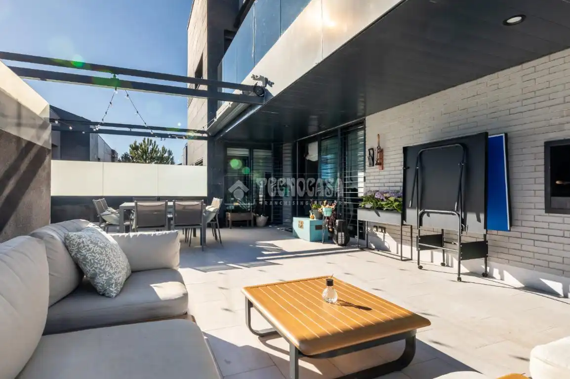 Terraza de Piso en venta en Torrelodones con Aire acondicionado, Jardín privado y Piscina comunitaria