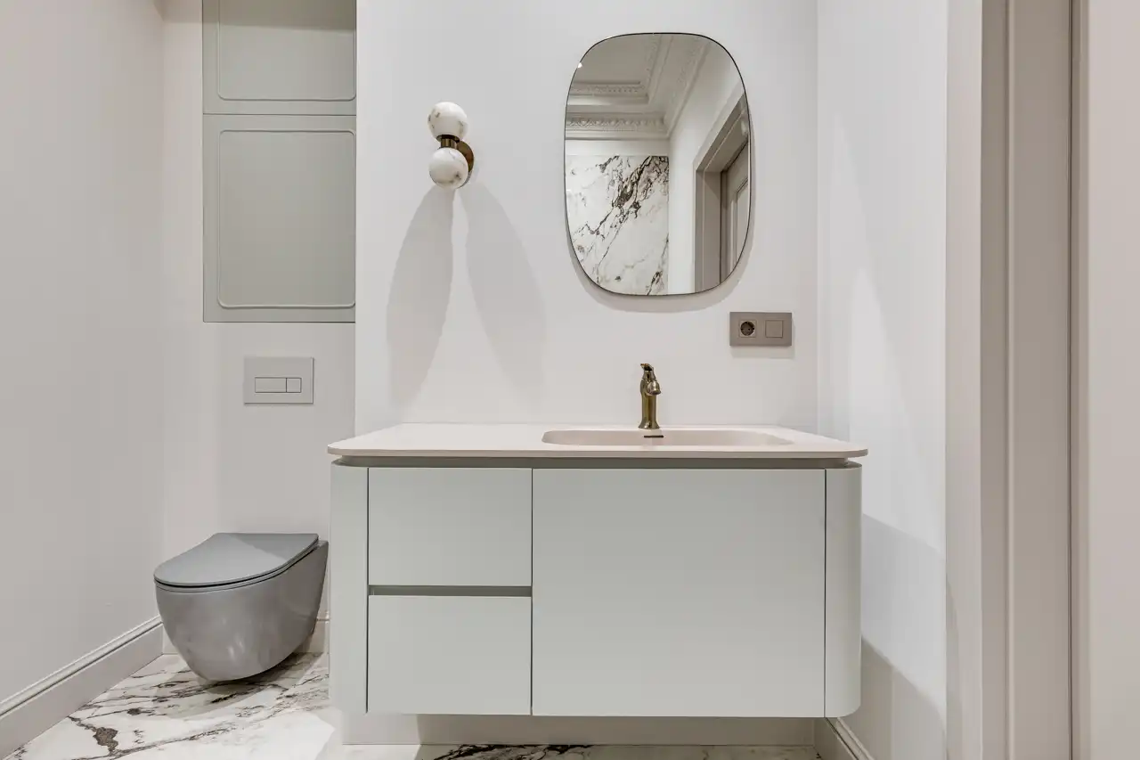 Badezimmer von Wohnungen zum Verkauf in Barcelona mit Klimaanlage, Heizung und Parkett