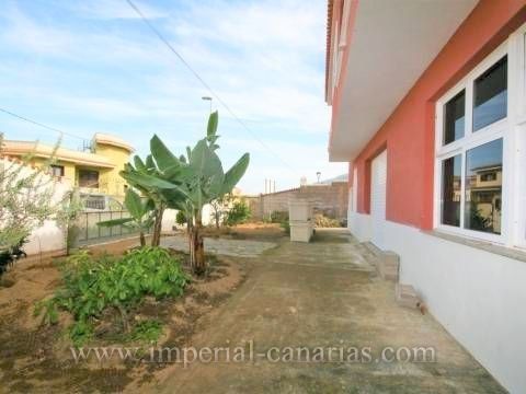 Exterior view of House or chalet for sale in La Orotava  with Private garden, Terrace and Storage room