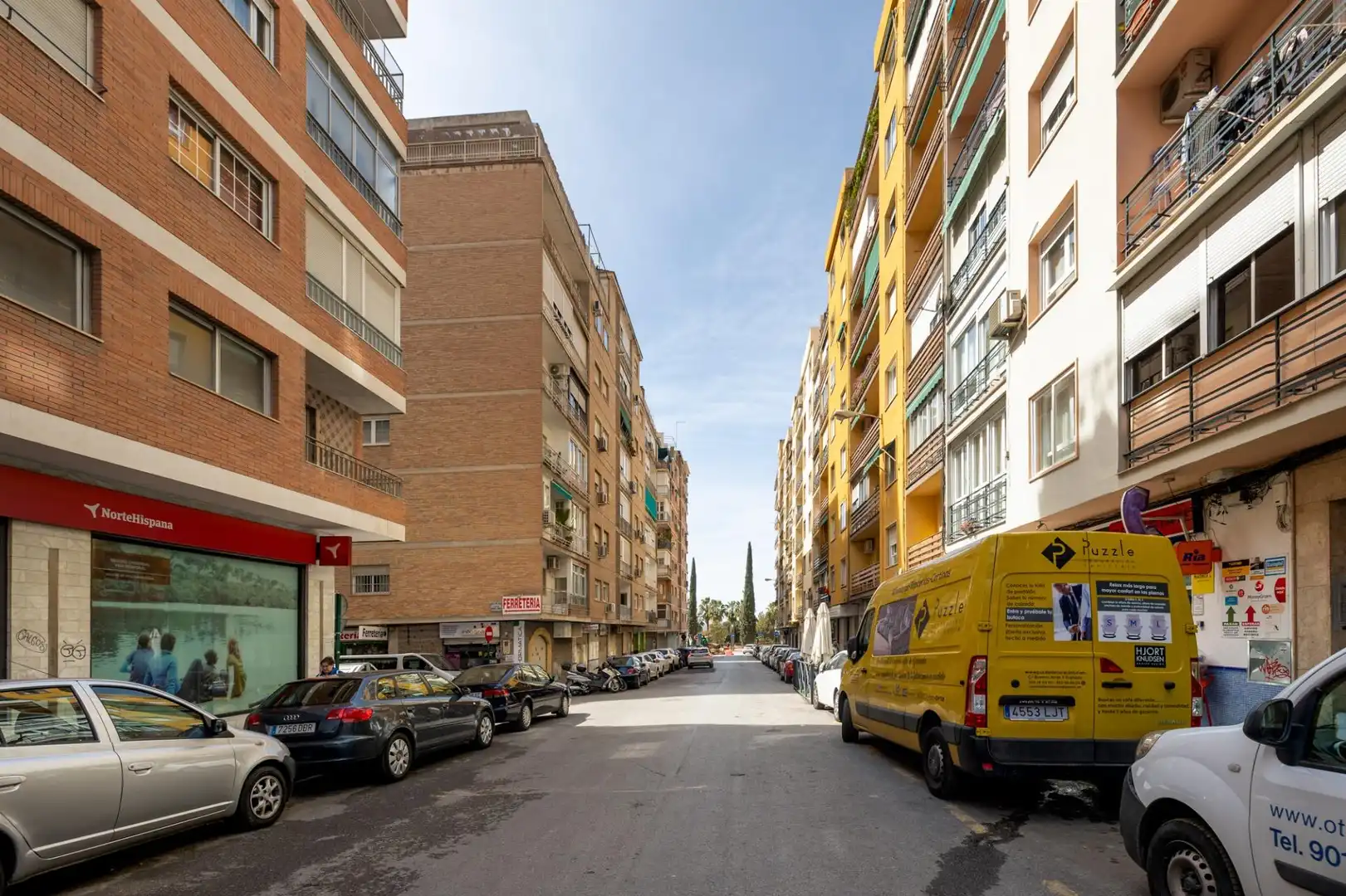 Vista exterior de Pis de lloguer en Granada amb Calefacció, Terrassa i Moblat
