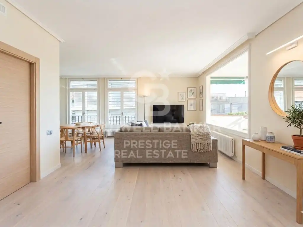 Außenansicht von Wohnung zum Verkauf in Barcelona mit Privatgarten, Terrasse und Gemeinschaftspool