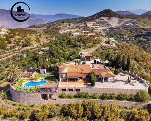 Vista exterior de Casa o xalet en venda en Motril amb Aire condicionat, Calefacció i Jardí privat