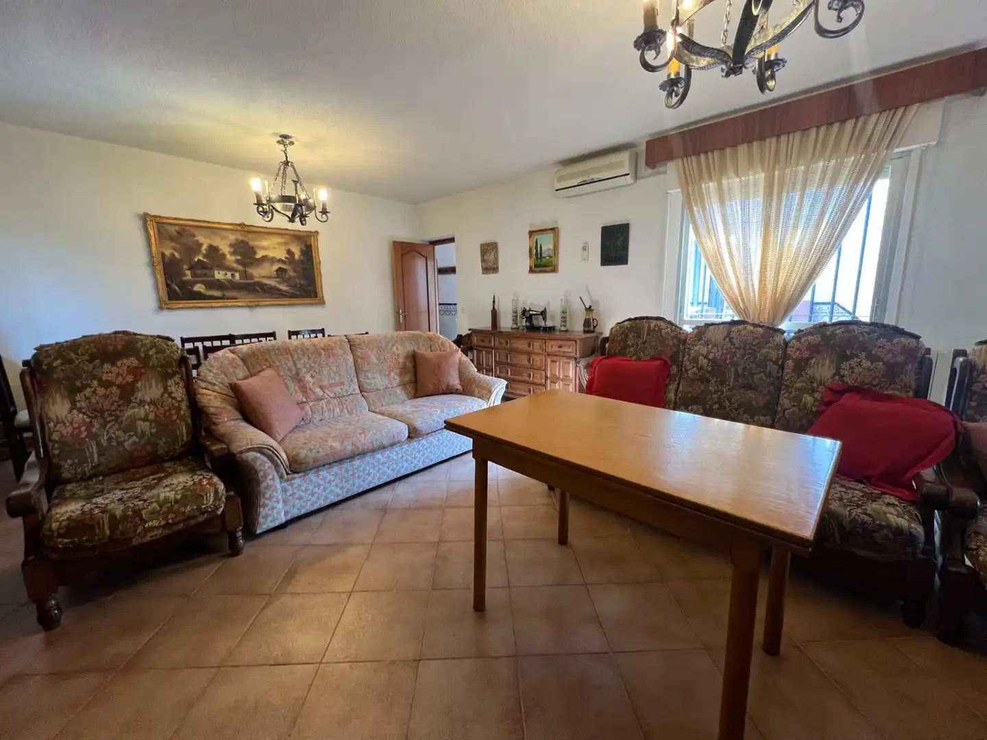 Living room of Houses for sale in El Viso de San Juan  with Air Conditioner, Heating and Private garden