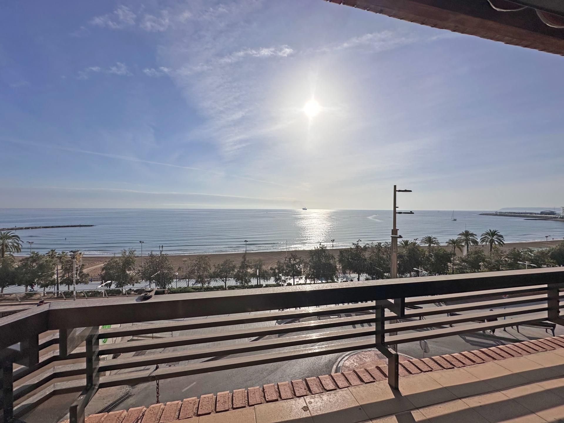 Vista exterior de Pis en venda en Alicante / Alacant amb Terrassa i Alarma