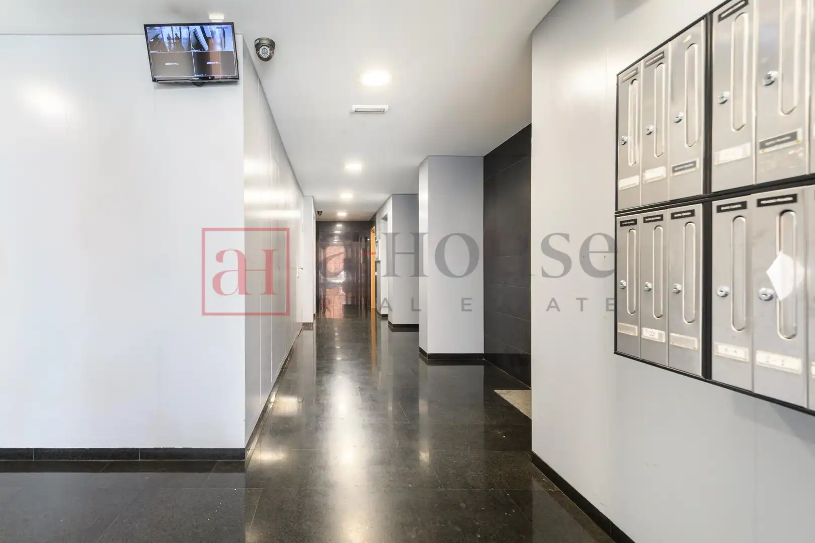 Wohnung zum Verkauf in Barcelona mit Heizung, Parkett und Terrasse