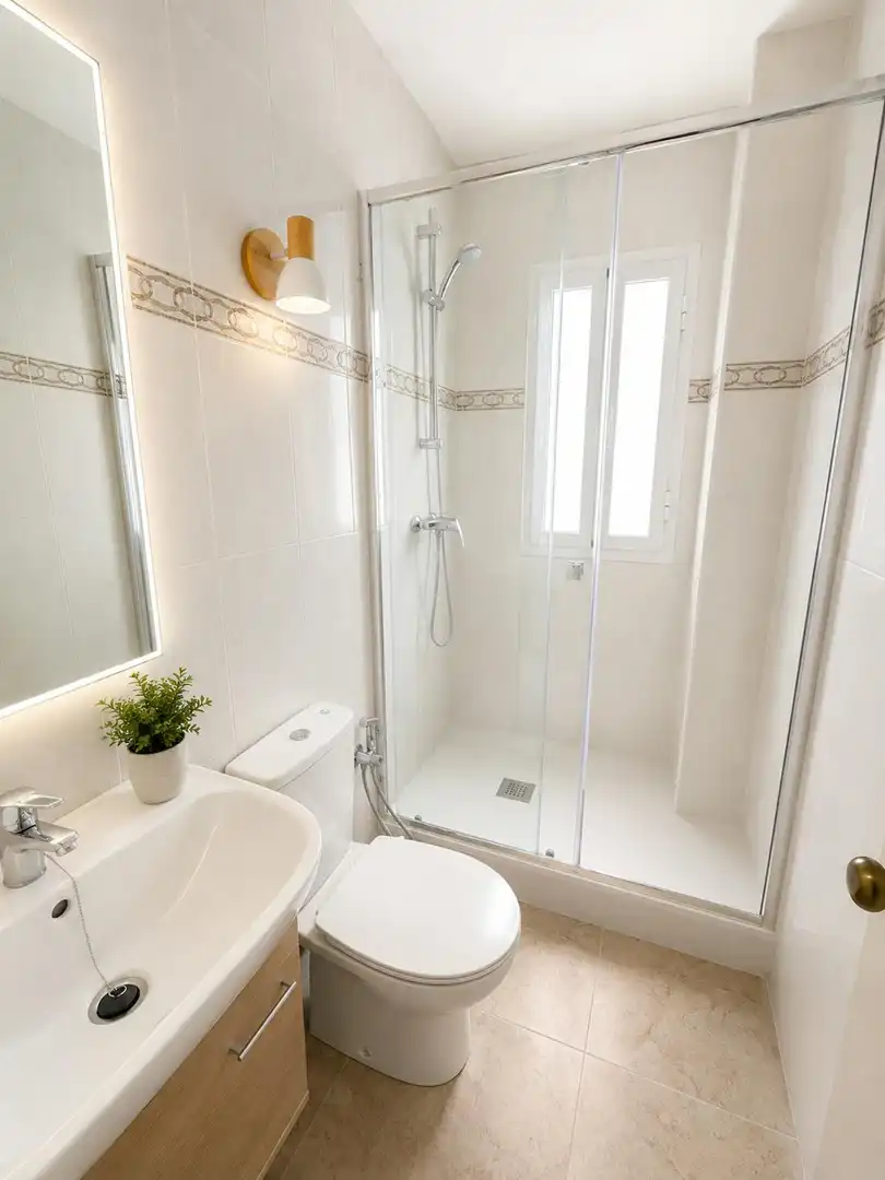 Baño de Piso de alquiler en Madrid con Calefacción, Amueblado y Lavadora