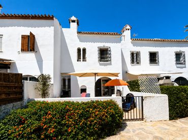 Adossat amb piscina en venda a Marina de Casares