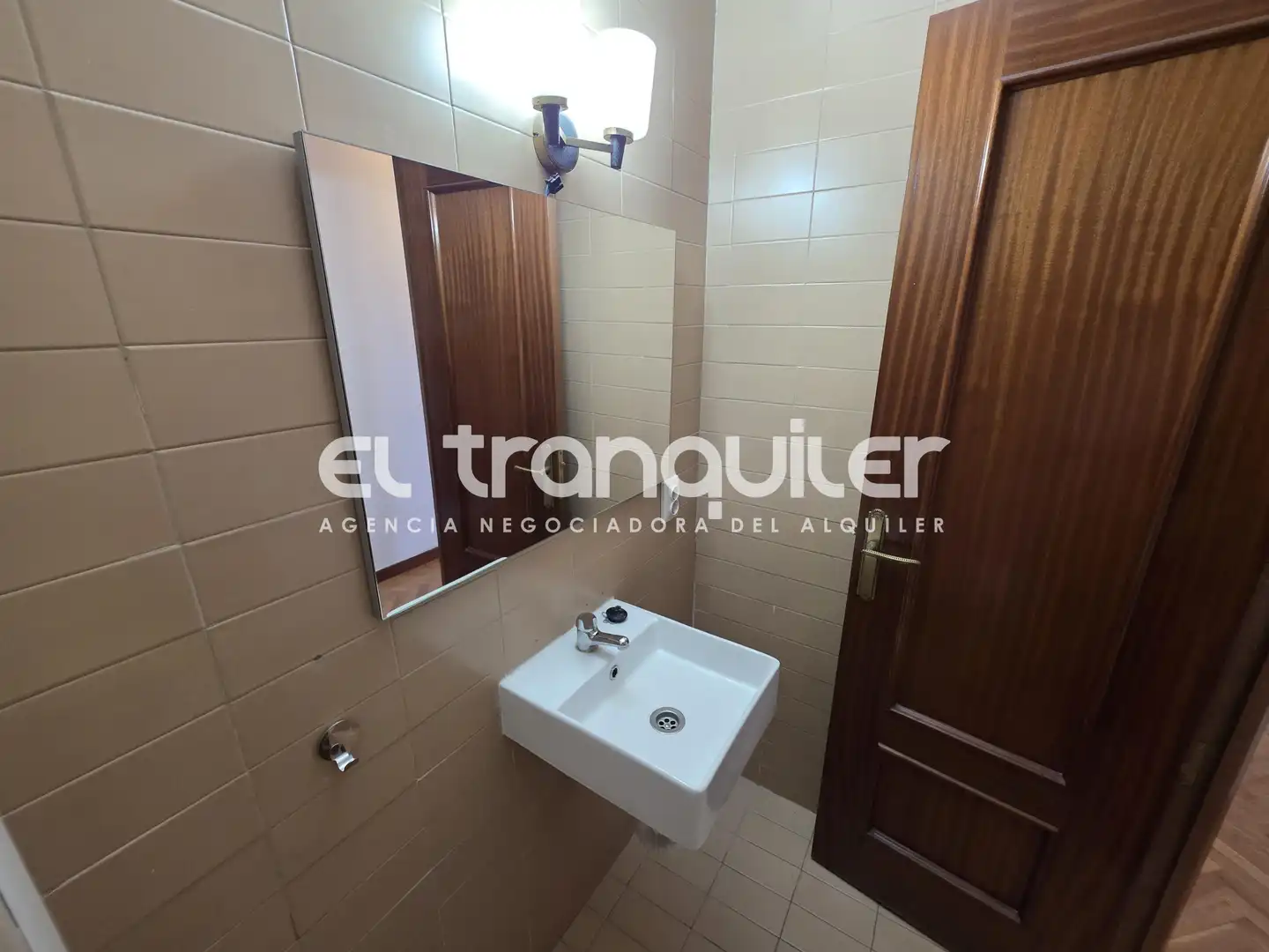 Bathroom of Flat for rent in Madrid  with Parquet flooring, Terrace and Furnished