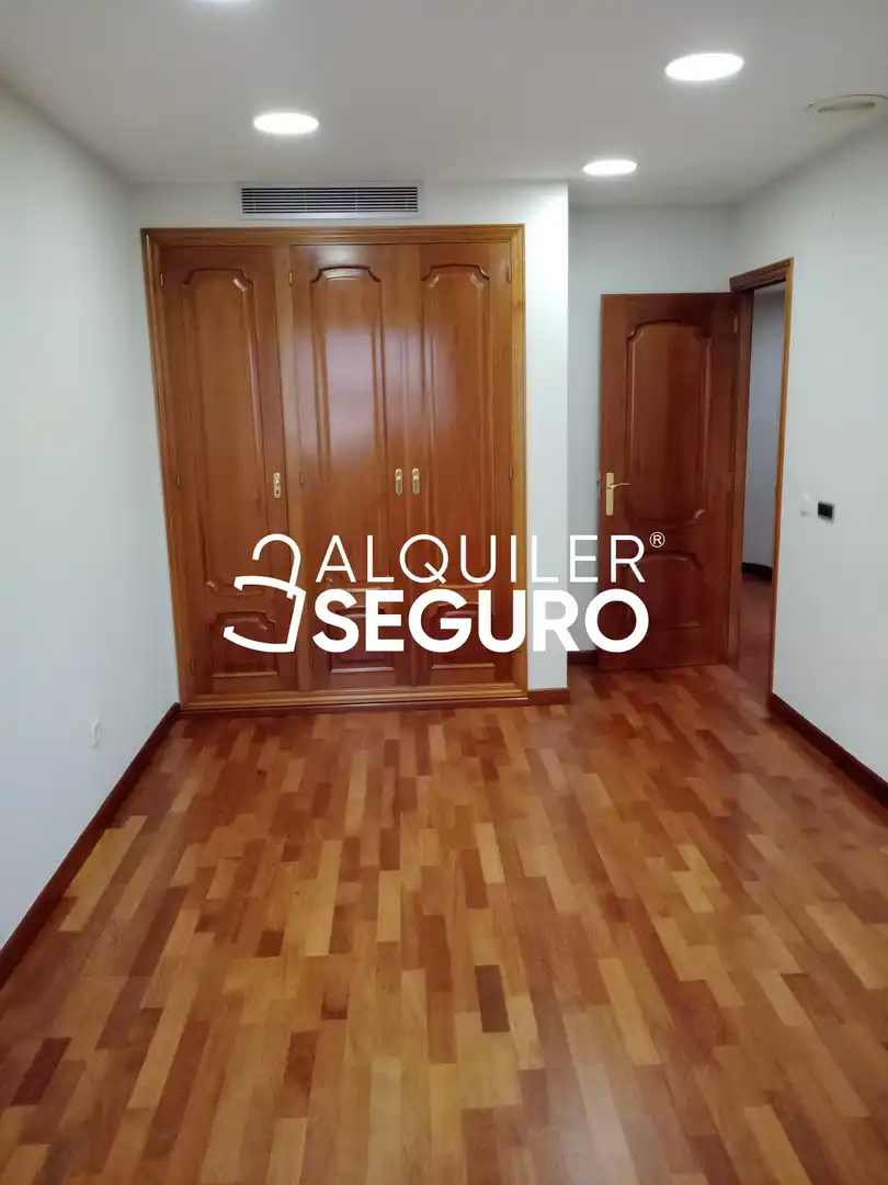 Bedroom of Flat for rent in Valladolid  with Air Conditioner and Heating