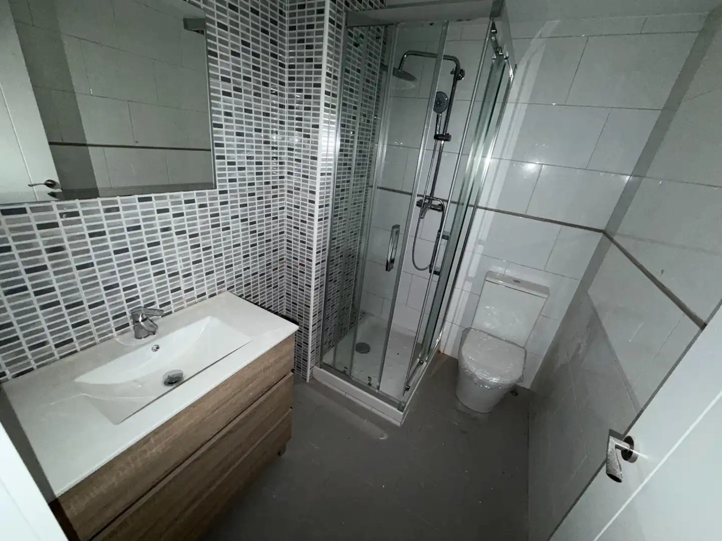 Bathroom of Flat for sale in Lleida  with Air Conditioner, Heating and Furnished