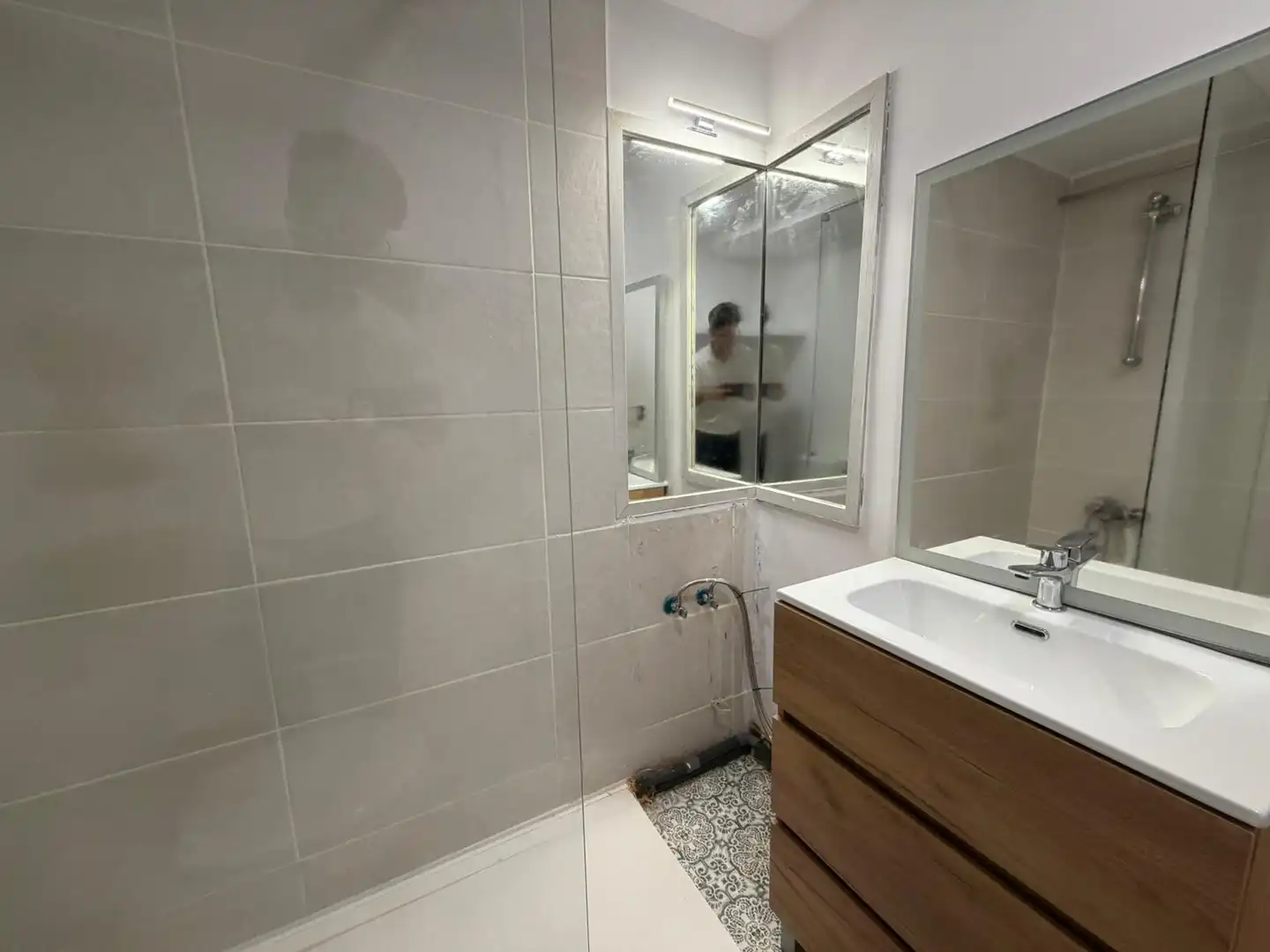 Bathroom of Flat for share in Madrid  with Heating, Furnished and Washing machine