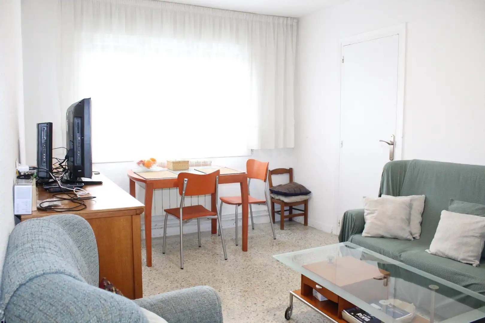 Sala de estar de Piso en venta en Zizurkil con Calefacción, Trastero y Amueblado