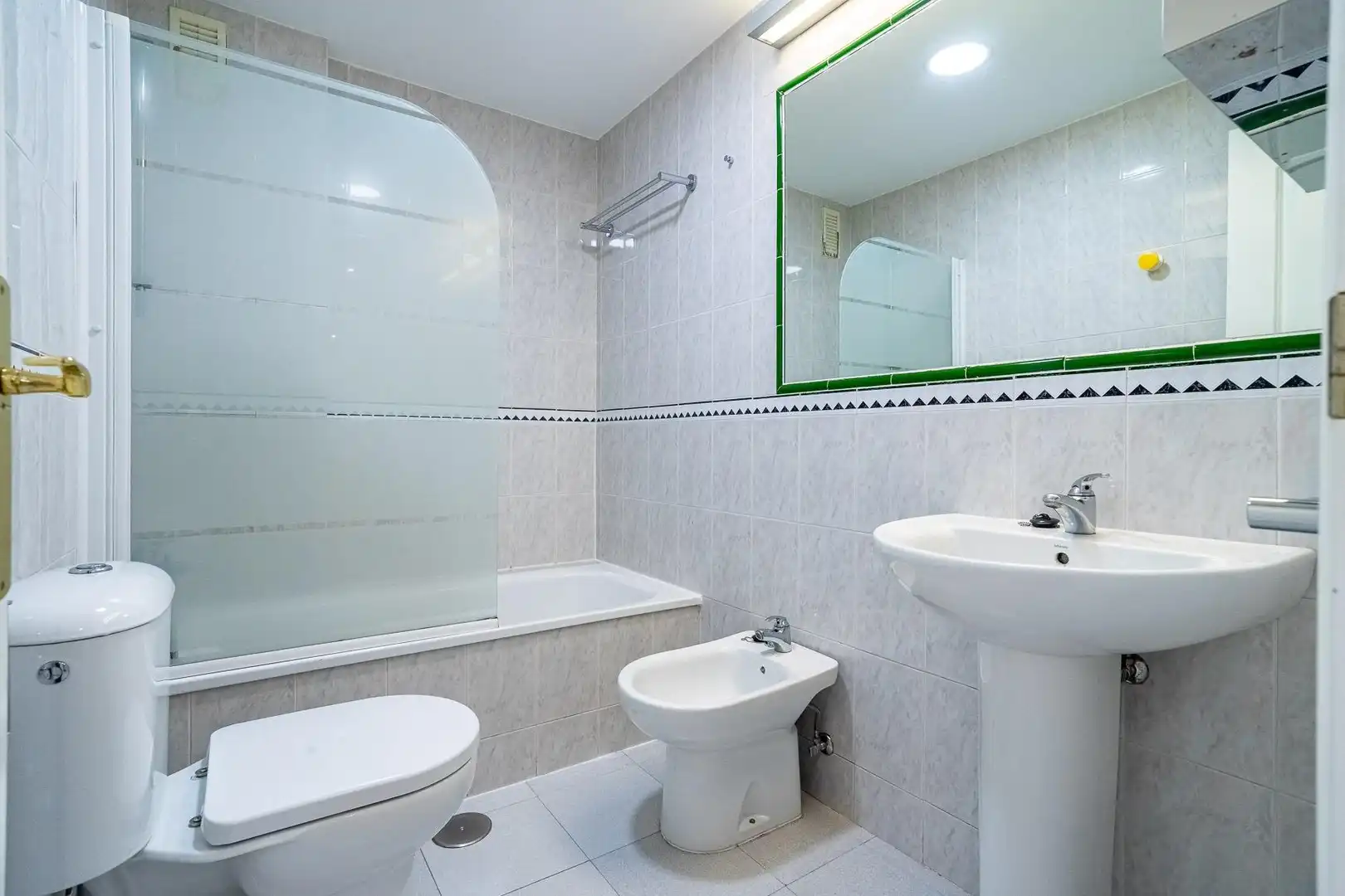 Baño de Piso de alquiler en Sevilla con Aire acondicionado y Calefacción