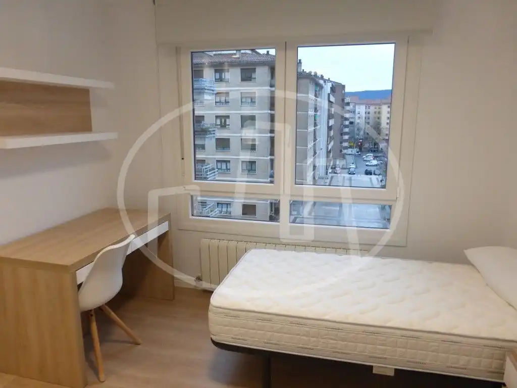 Piso de alquiler en Calle Serafín Olave, Iturrama